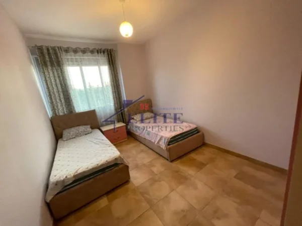 Tirane, jepet me qera apartament 2+1+Ballkon Kati 2, 104 m² 420 € (Kthesa e Kamzes)