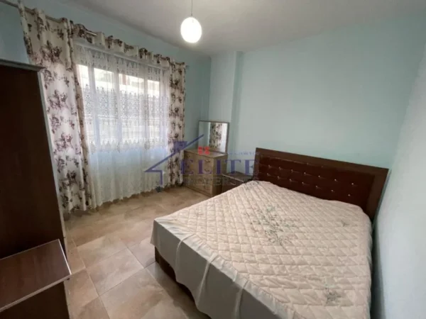 Tirane, jepet me qera apartament 2+1+Ballkon Kati 2, 104 m² 420 € (Kthesa e Kamzes)