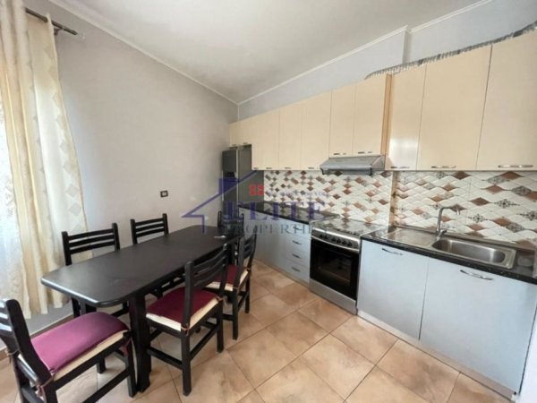 Tirane, jepet me qera apartament 2+1+Ballkon Kati 2, 104 m² 420 € (Kthesa e Kamzes)