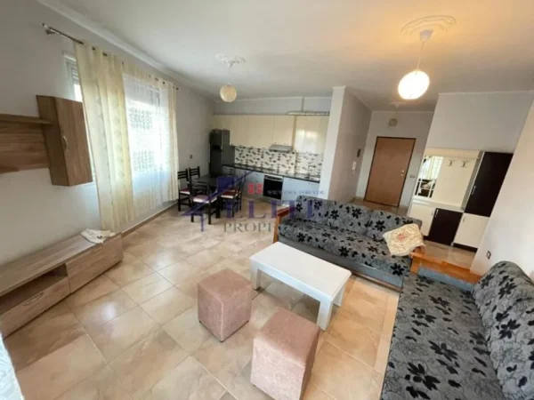 Tirane, jepet me qera apartament 2+1+Ballkon Kati 2, 104 m² 420 € (Kthesa e Kamzes)