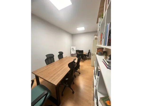 Tirane, jepet me qera apartament 1+1 Kati 1, 50 m² 500 € (Pallatet Agimi)