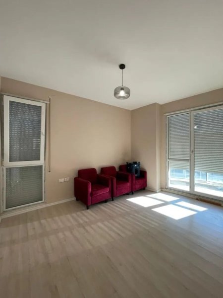 Tirane, shitet apartament 3+1 Kati 2, 100 m² (PERBALLE SPITALIT AMERIKAN 3)