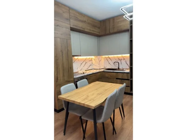 Tirane, jepet me qera apartament 1+1+Ballkon Kati 2, 54 m² 750 € (Komuna e Parisit)