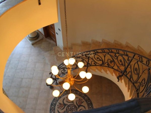 Tirane, shitet Vile 3 Katshe Kati 3, 773 m² 800.000 € (Vilat Gjermane)