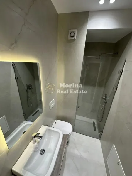 Tirane, jepet me qera apartament 1+1 Kati 8, 45 m² 540 € (Ali Demi)
