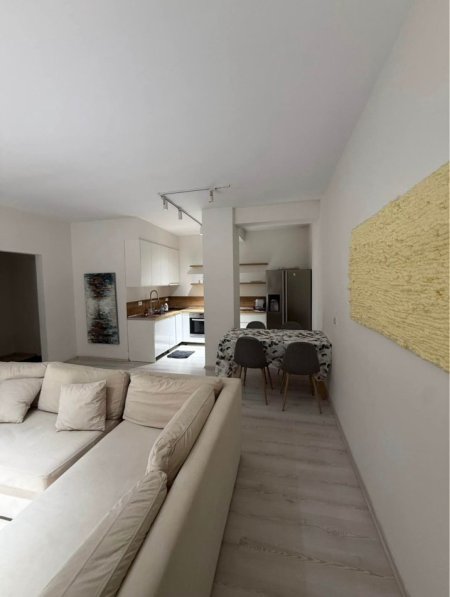 Tirane, jepet me qera apartament 2+1 Kati 2, 116 m² 600 € 