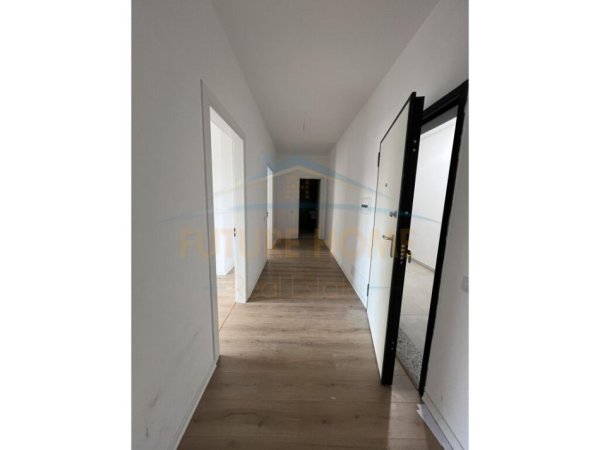 Tirane, shitet apartament 2+1+Ballkon Kati 1, 115 m² 155.000 € (Unaza E Re)