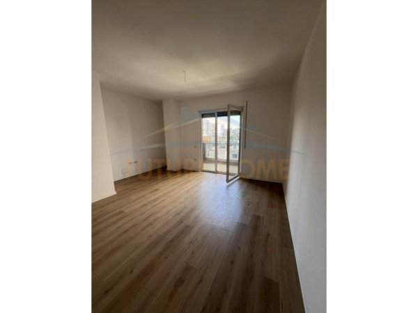 Tirane, shitet apartament 2+1+Ballkon Kati 1, 115 m² 155.000 € (Unaza E Re)