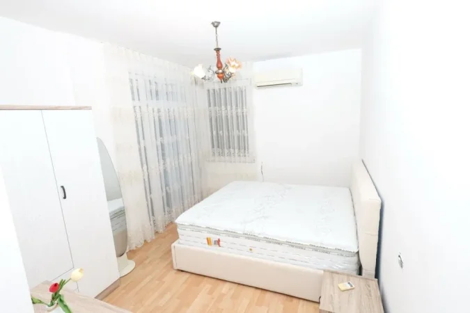 Tirane, jepet me qera apartament 2+1 Kati 4, 