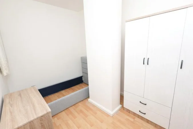 Tirane, jepet me qera apartament 2+1 Kati 4, 