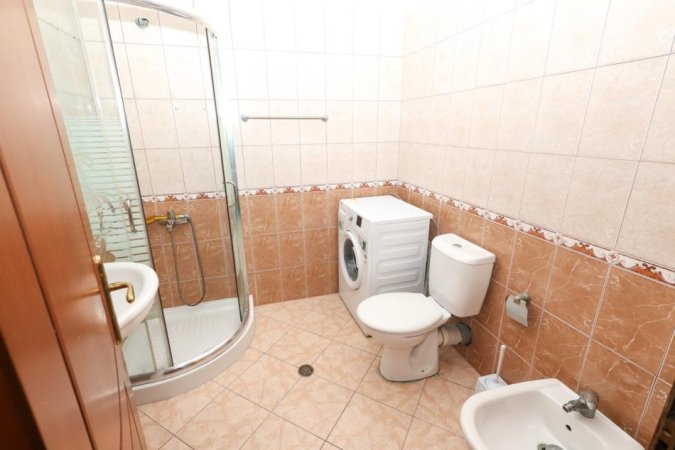 Tirane, jepet me qera apartament 2+1 Kati 4, 