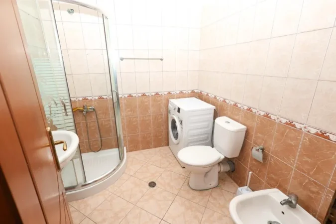 Tirane, jepet me qera apartament 2+1 Kati 4, 