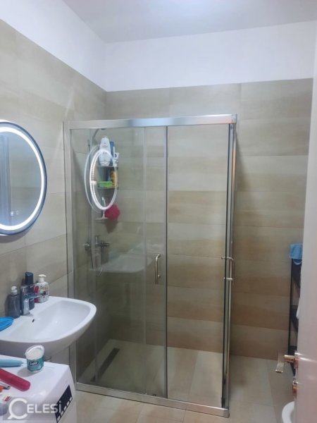 Tirane, jepet me qera apartament 2+1 , 123 m² 750 € (Rruga dibres)