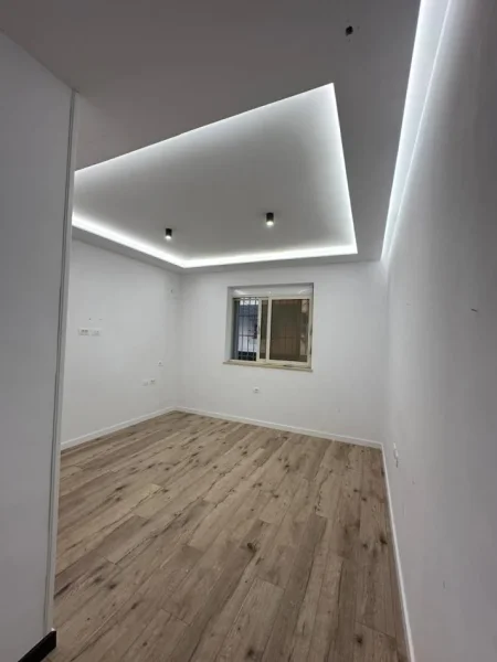 Tirane, shitet apartament 1+1 Kati 1, 62 m² 158.000 € (BLLOK)