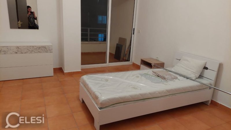 Tirane, jepet me qera apartament 2+1 , 104 m² 450 € 