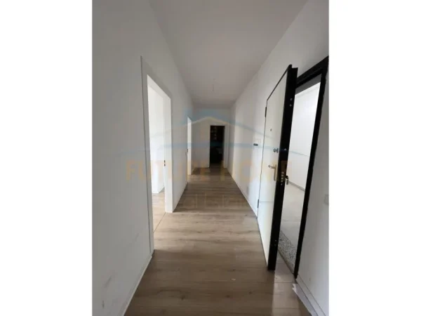 Tirane, shitet apartament 2+1+Ballkon Kati 1, 115 m² 155.000 € (Unaza e Re)