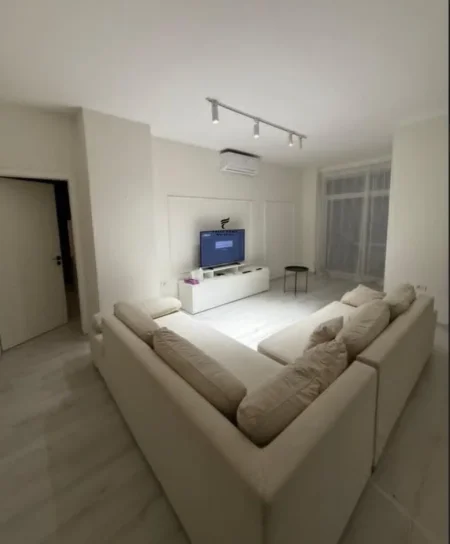Tirane, jepet me qera apartament 2+1 Kati 1, 111 m² 600 € (KODRA E DIELLIT)
