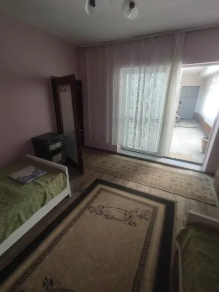 Tirane, jepet me qera shtepi 2+1 Kati 0, 120 m² 400 € 