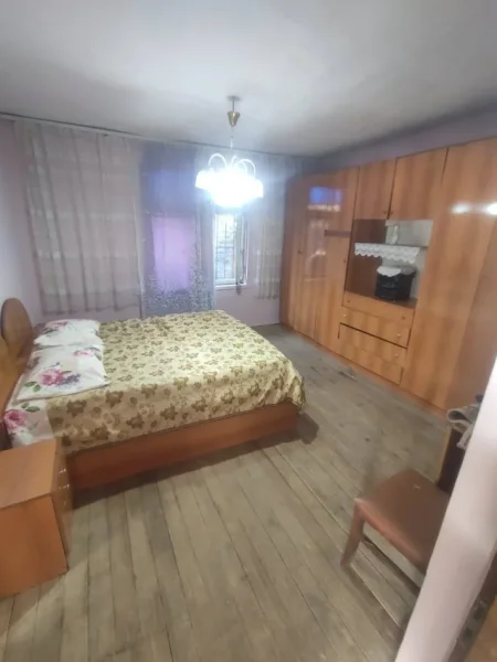 Tirane, jepet me qera shtepi 2+1 Kati 0, 120 m² 400 € 