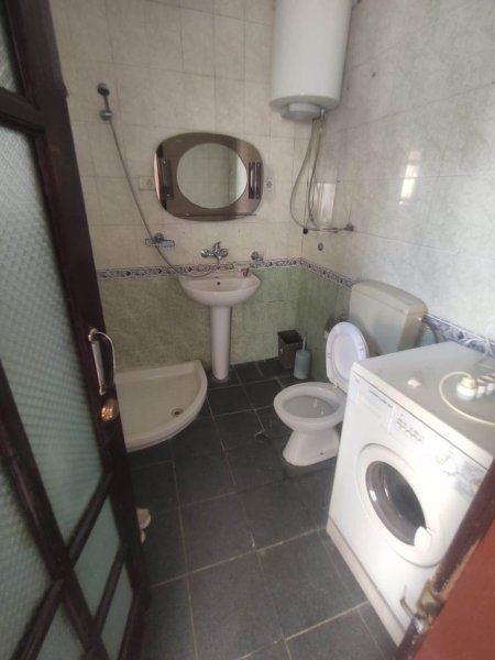 Tirane, jepet me qera shtepi 2+1 Kati 0, 120 m² 400 € 