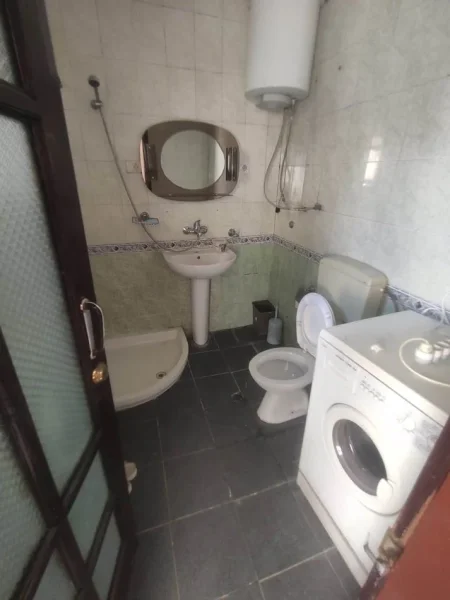 Tirane, jepet me qera shtepi 2+1 Kati 0, 120 m² 400 € 