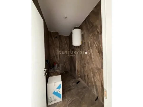Tirane, jepet me qera apartament 1+1 Kati 6, 500 m² 500 € (Rr. Jordan Misja)