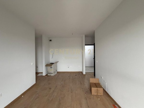 Tirane, jepet me qera apartament 1+1 Kati 6, 500 m² 500 € (Rr. Jordan Misja)