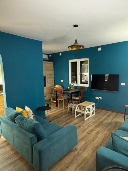 Tirane, jepet me qera 2+1 Kati 4, 750 €