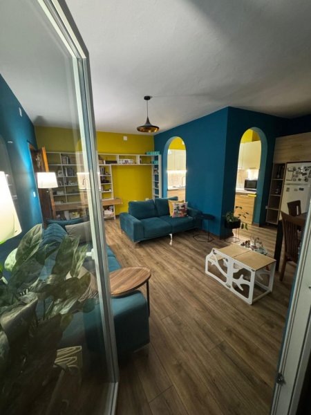 Tirane, jepet me qera 2+1 Kati 4, 750 €