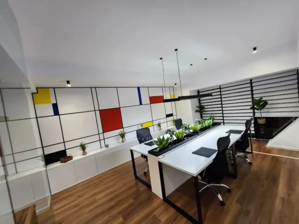 Tirane, jepet me qera zyre Kati 11, 75 m² 1.000 € (SQUARE 21)