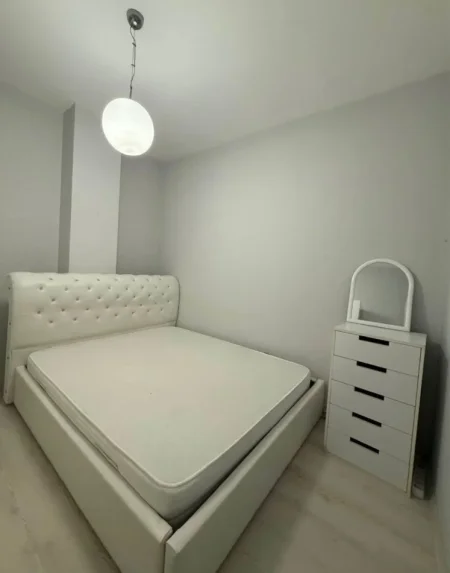 Tirane, jepet me qera apartament 2+1 Kati 2, 116 m² 600 € (KOMUNA PARISIT)