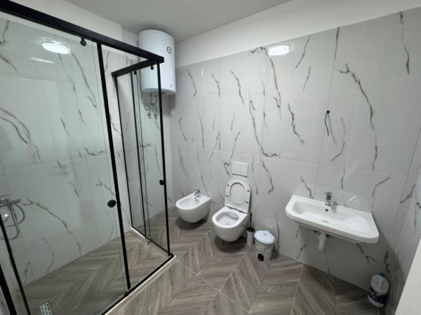 Tirane, jepet me qera apartament 2+1 Kati 4, 100 m² 