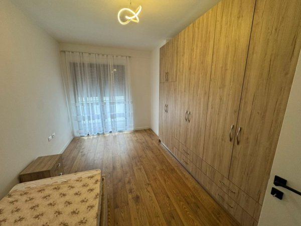 Tirane, jepet me qera apartament 2+1 Kati 4, 100 m² 