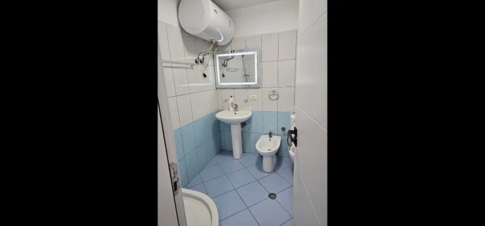 Tirane, shes apartament 1+1 Kati 4, 55 m² 95.000 € (Rruga Besim Alla)