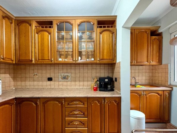 Tirane, jepet me qera apartament 1+1 Kati 2, 70 m² 500 € (LAPRAKE)