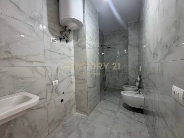 Tirane, shes apartament 1+1+Ballkon Kati 6, 62 m² 165.000 € (Rr Siri Kodra)