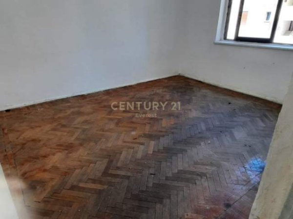 Tirane, shitet apartament 2+1 Kati 3, 62 m² 145.000 Euro (Prane Xheko Imperial)