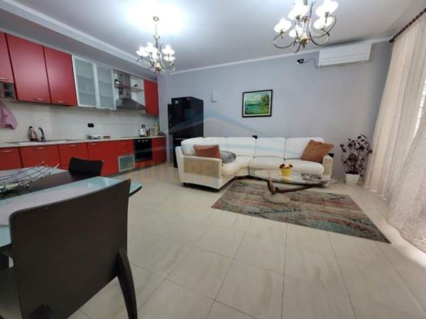 Tirane, jepet me qera apartament 2+1+BLK Kati 2, 90 m² 600 Euro (Bulevardi Zogu I)