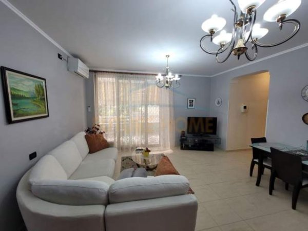 Tirane, jepet me qera apartament 2+1+BLK Kati 2, 93 m² 600 Euro (Bulevardi Zogu i pare)