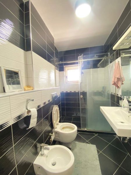 Tirane, jepet me qera apartament 2+1+BLK Kati 9, 85 m² 800 Euro (Rruga Myslym Shyri)
