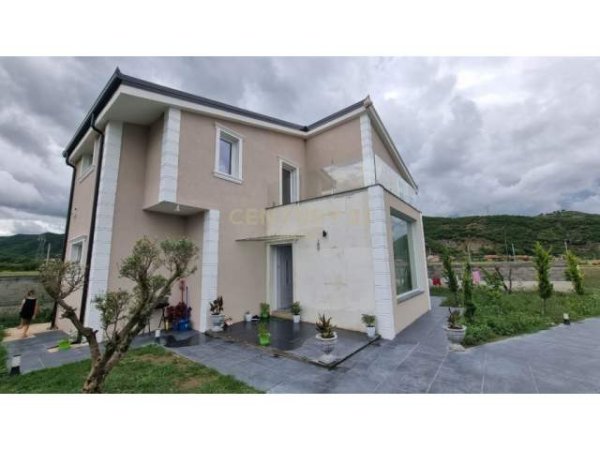 Tirane, shitet Vile 4+1 Kati 2, 780 m² 370.000 Euro (VAQARR)