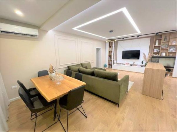 Tirane, shes apartament 2+1 120 m² 155.000 Euro (Fresku tek Kompleksi i Tom Doshit)