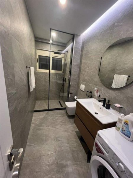 Tirane, shes apartament 2+1 120 m² 155.000 Euro (Fresku tek Kompleksi i Tom Doshit)