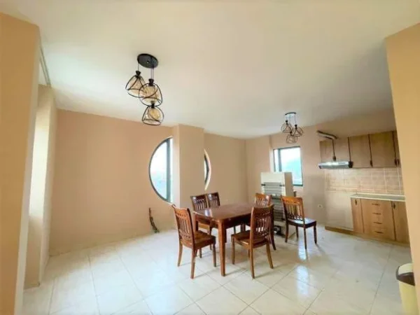 Tirane, shes apartament 3+1 160 m² 210.000  (Bulevardi Zogu i Pare te Stacioni Trenit)