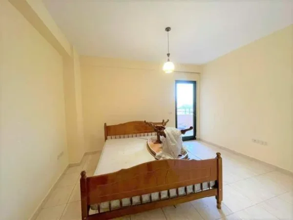 Tirane, shes apartament 3+1 160 m² 210.000  (Bulevardi Zogu i Pare te Stacioni Trenit)