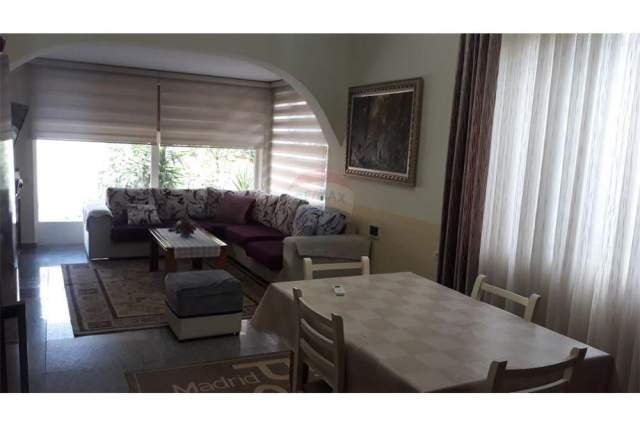 Tirane, jepet me qera Vile 3+1 Kati 0, 130 m² 600 Euro (Selite)