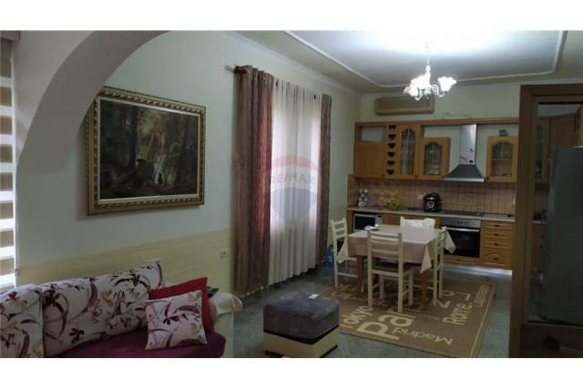 Tirane, jepet me qera Vile 3+1 Kati 0, 130 m² 600 Euro (Selite)