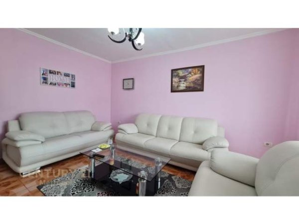 Tirane, jepet me qera apartament 1+1+BLK Kati 3, 65 m² 300 Euro (Llambi Bonata)