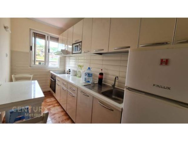 Tirane, jepet me qera apartament 1+1+BLK Kati 3, 65 m² 300 Euro (Llambi Bonata)