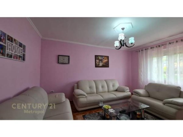 Tirane, jepet me qera apartament 1+1+BLK Kati 3, 65 m² 300 Euro (Llambi Bonata)